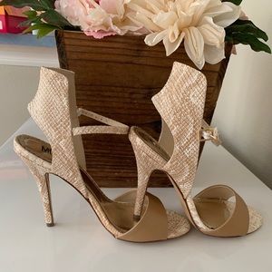 BRAND NEW NEVER WORN WOMENS SIZE 8 Heel